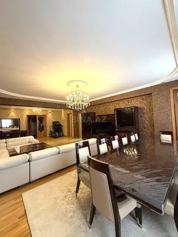 Kirayə verilir 6 otaqlı mənzil 220 m²
