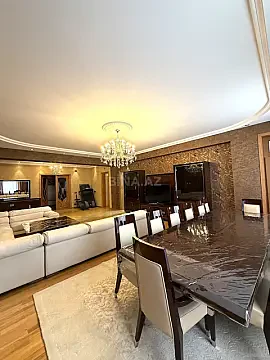 Kirayə verilir 6 otaqlı mənzil 220 m²