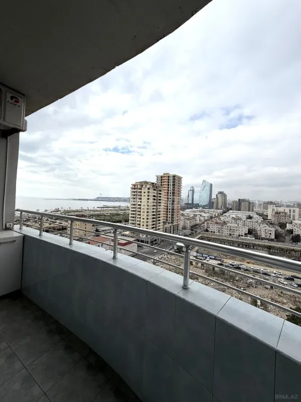 Kirayə verilir 6 otaqlı mənzil 220 m²