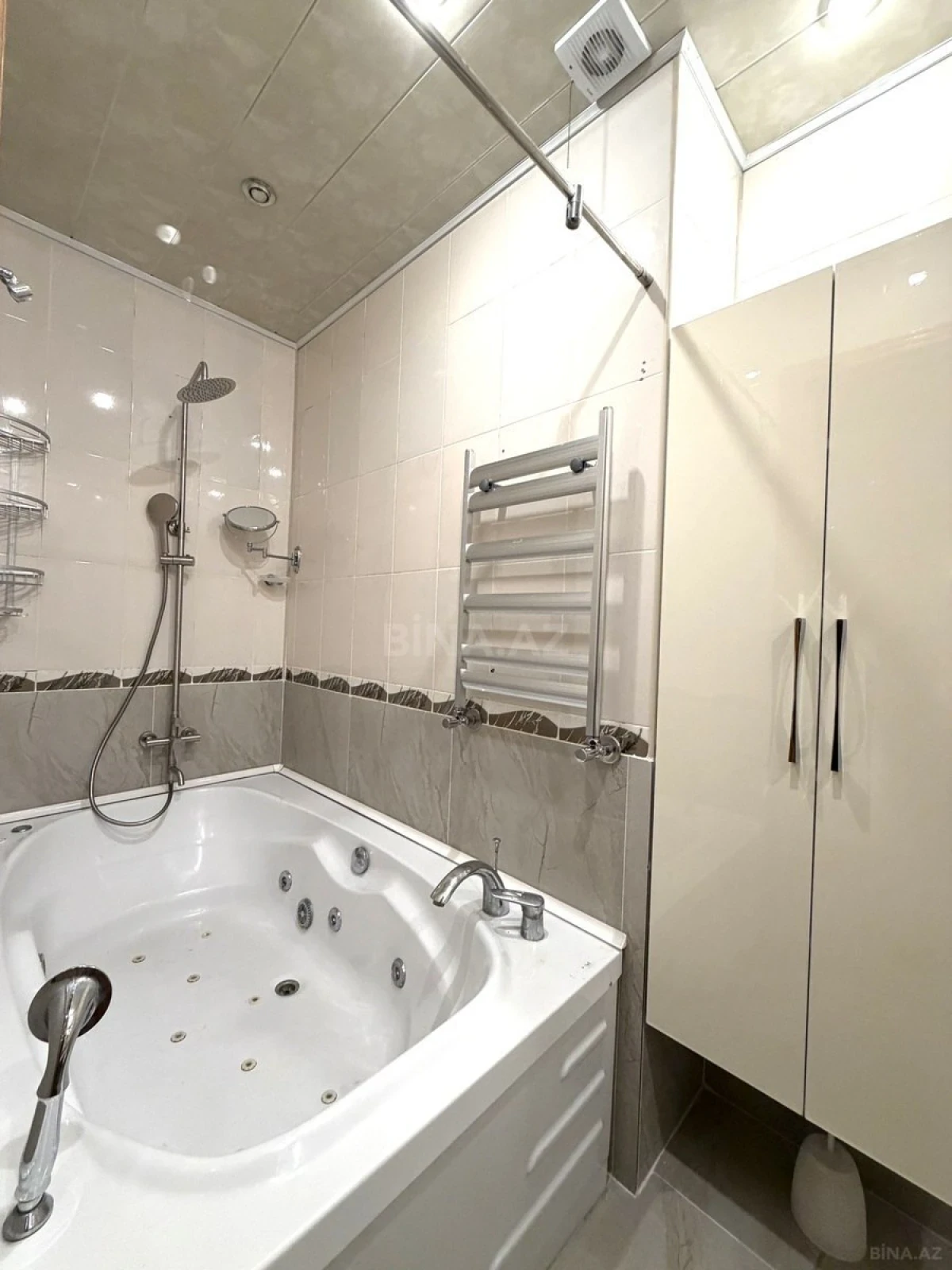 Kirayə verilir 6 otaqlı mənzil 220 m²