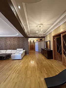 Kirayə verilir 6 otaqlı mənzil 220 m²