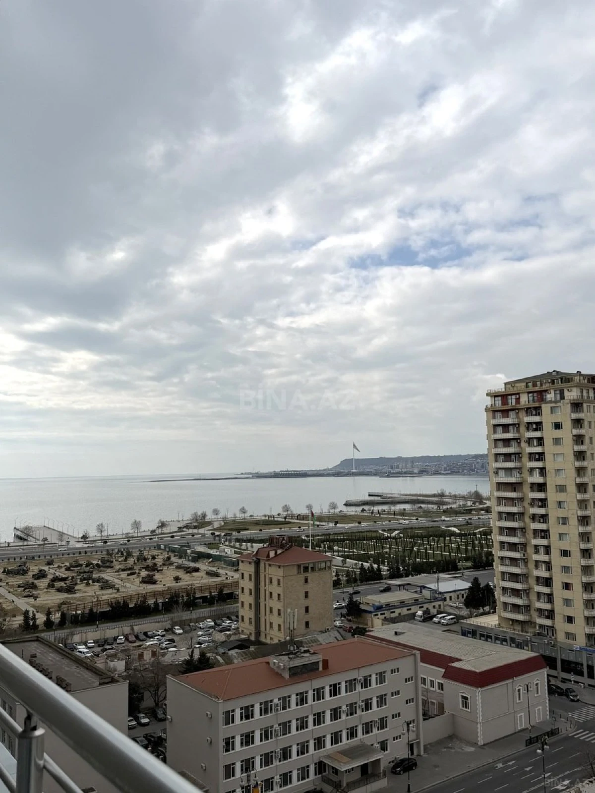 Kirayə verilir 6 otaqlı mənzil 220 m²