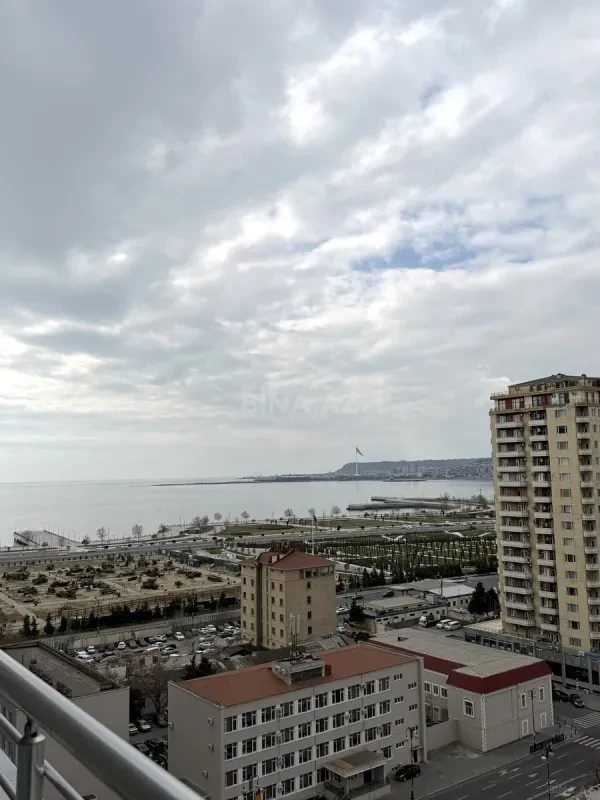 Kirayə verilir 6 otaqlı mənzil 220 m²