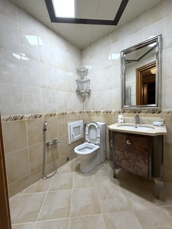Kirayə verilir 6 otaqlı mənzil 220 m²