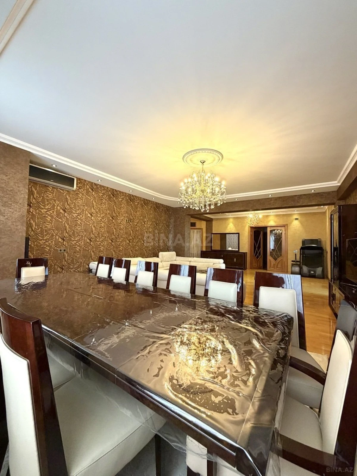 Kirayə verilir 6 otaqlı mənzil 220 m²