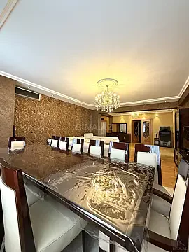 Kirayə verilir 6 otaqlı mənzil 220 m²