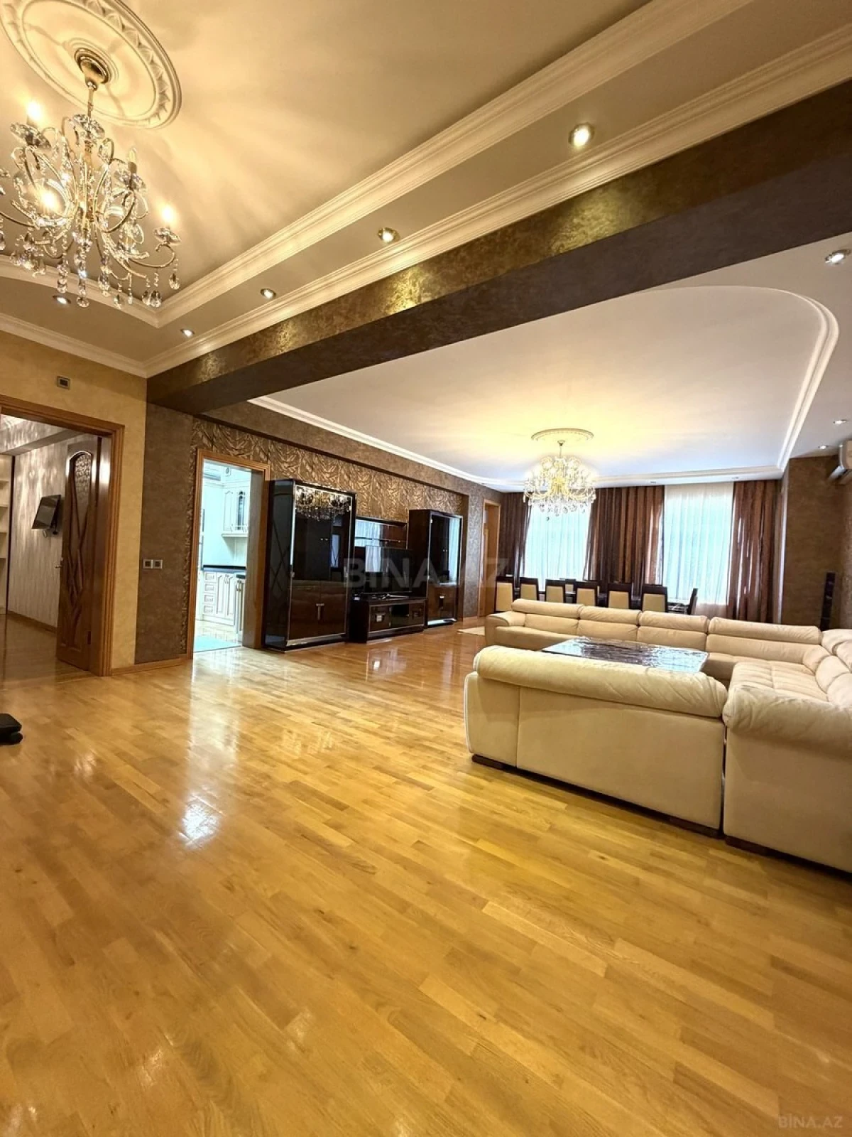 Kirayə verilir 6 otaqlı mənzil 220 m²