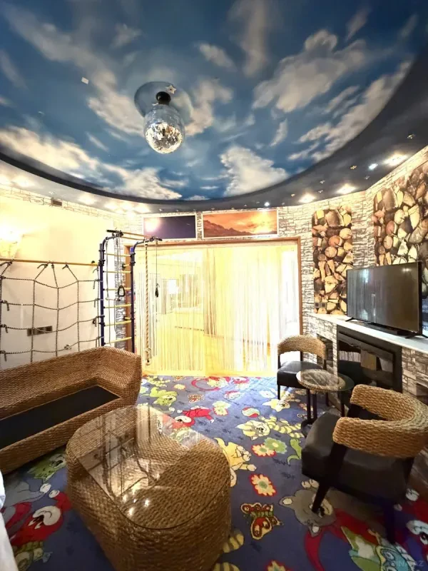 Kirayə verilir 6 otaqlı mənzil 220 m²