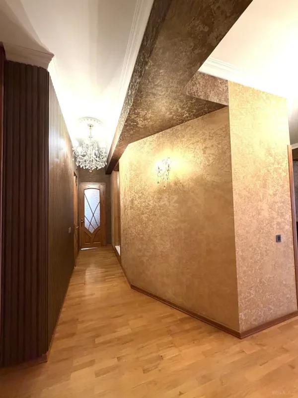 Kirayə verilir 6 otaqlı mənzil 220 m²