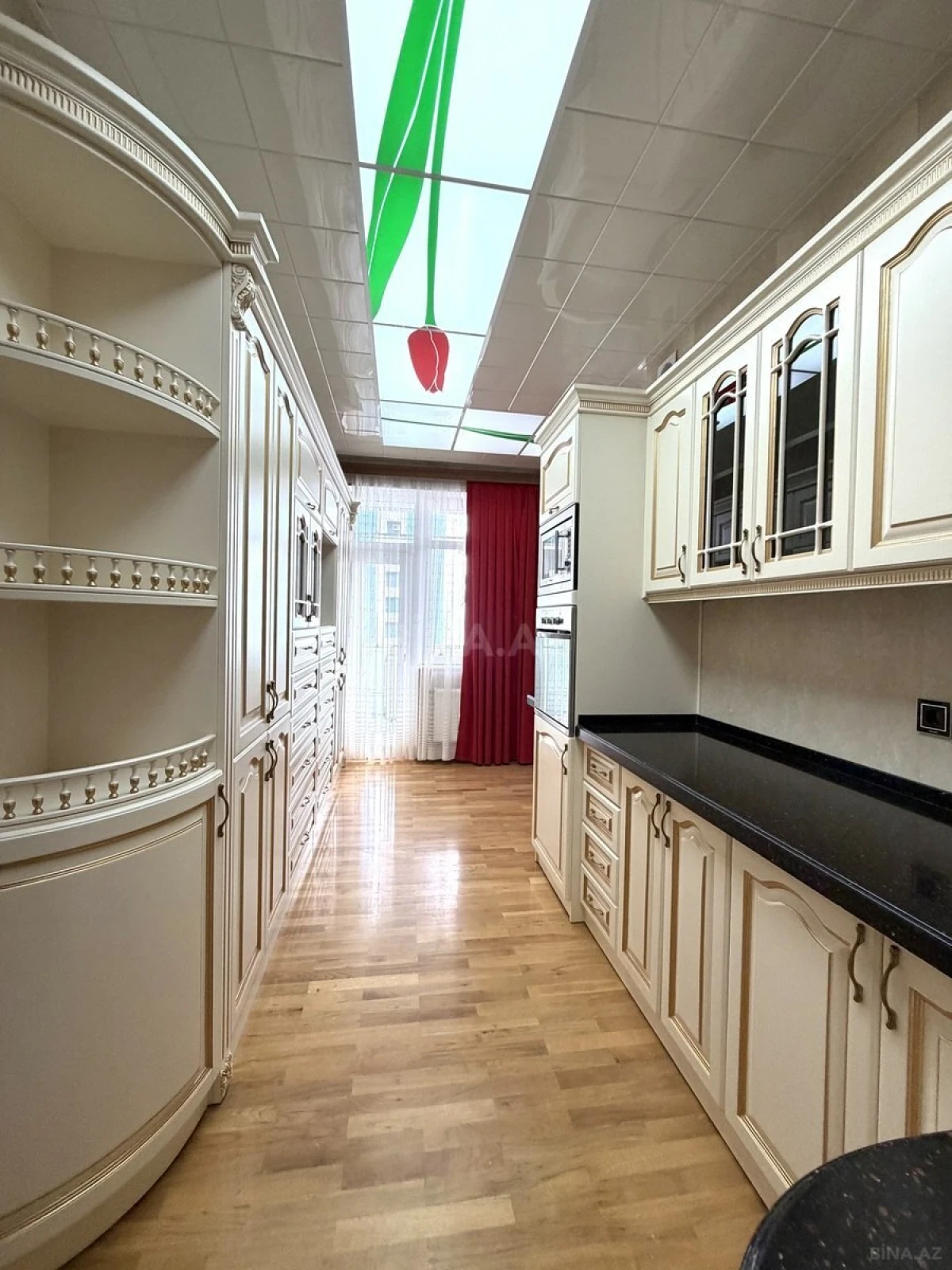 Kirayə verilir 6 otaqlı mənzil 220 m²