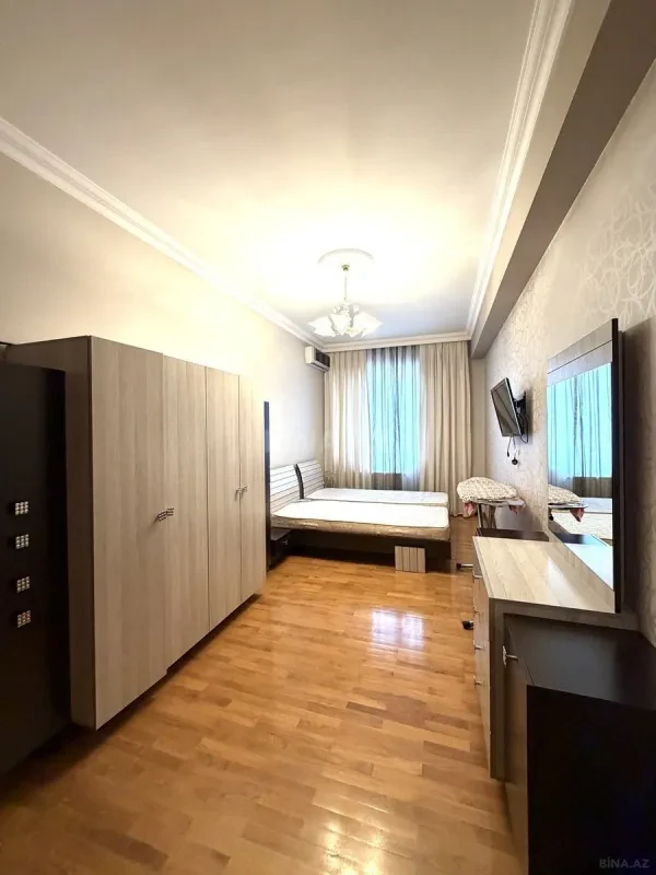 Kirayə verilir 6 otaqlı mənzil 220 m²