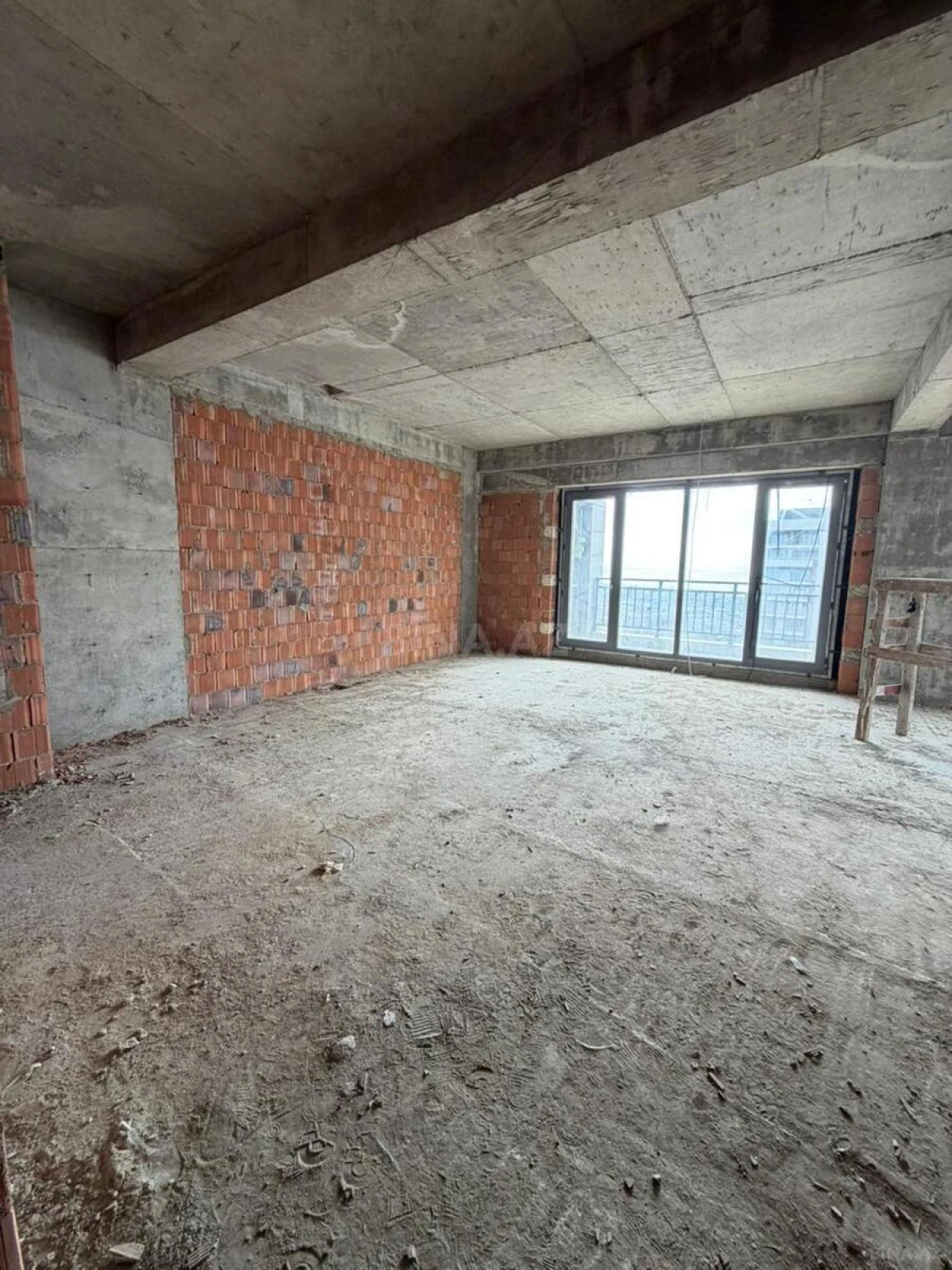 Satılır 4 otaqlı mənzil 185 m²