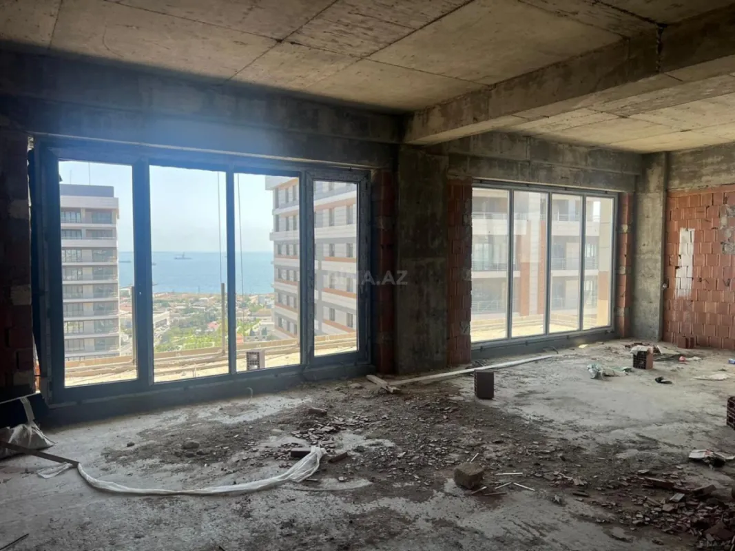 Satılır 4 otaqlı mənzil 185 m²