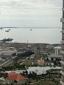 Satılır 4 otaqlı mənzil 185 m²