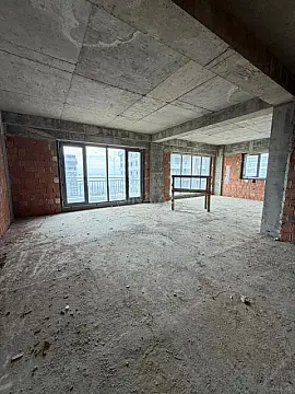 Satılır 4 otaqlı mənzil 185 m²