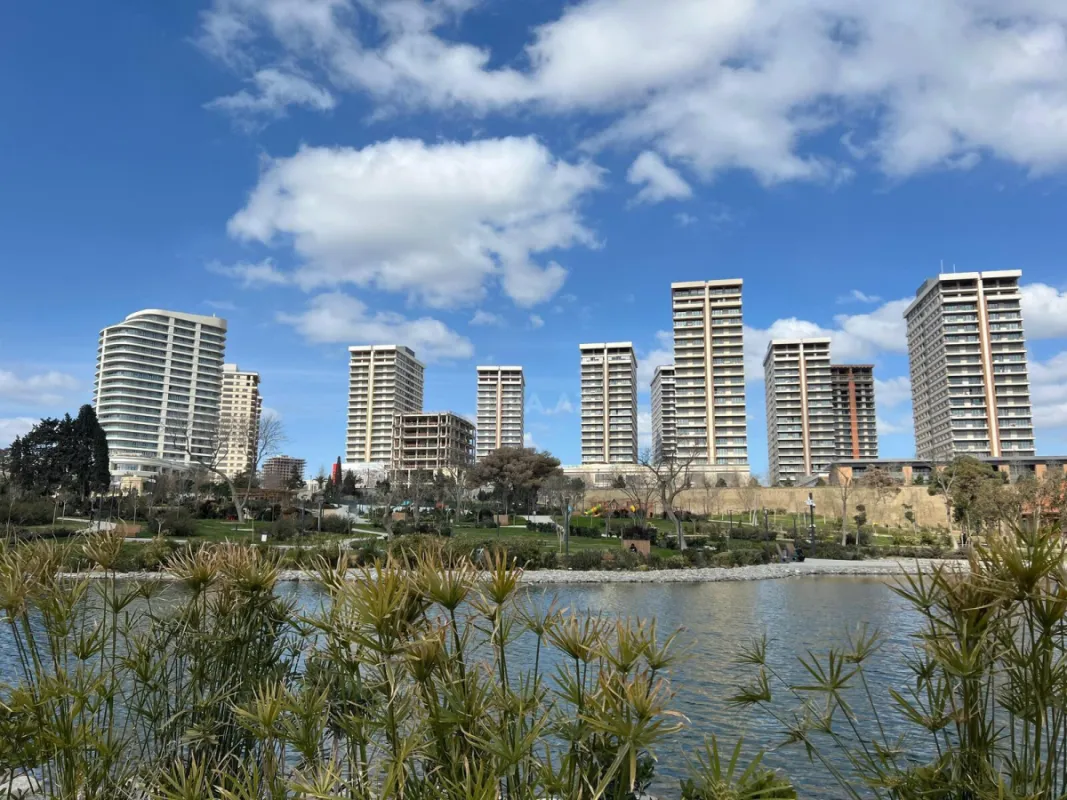 Satılır 4 otaqlı mənzil 185 m²