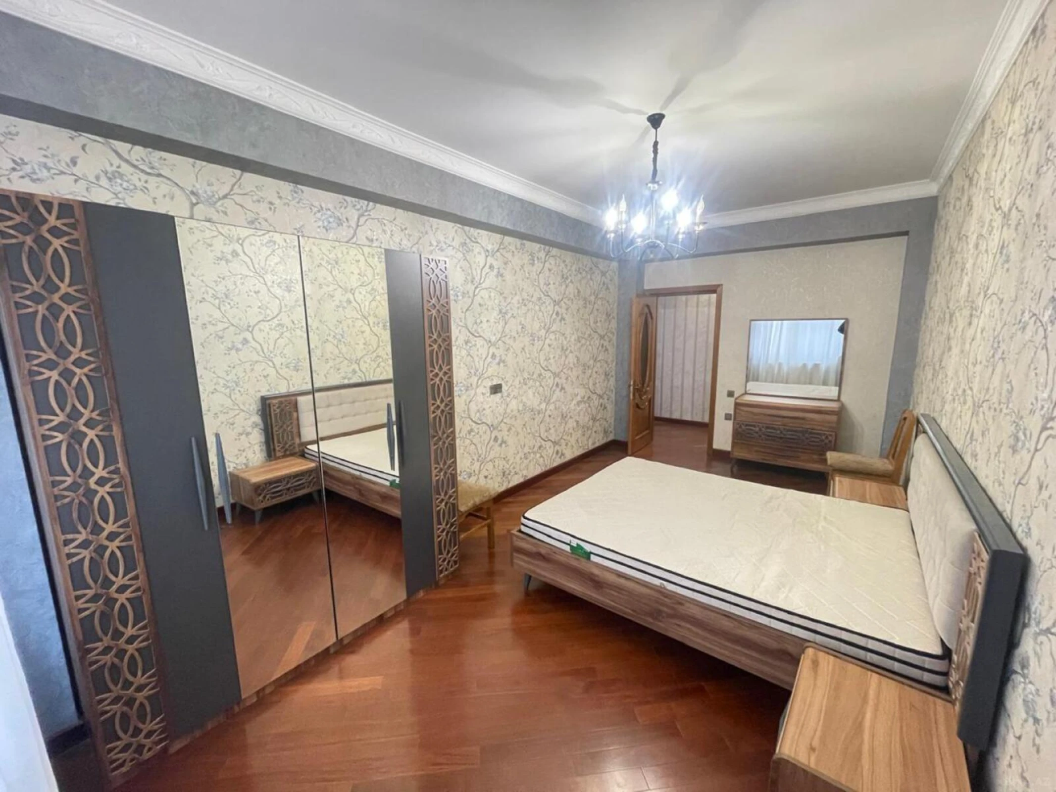 Satılır 3 otaqlı mənzil 125 m²