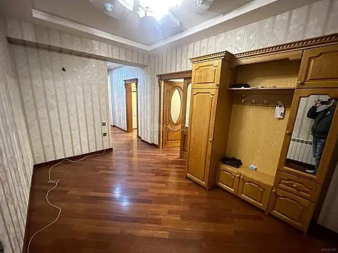 Satılır 3 otaqlı mənzil 125 m²