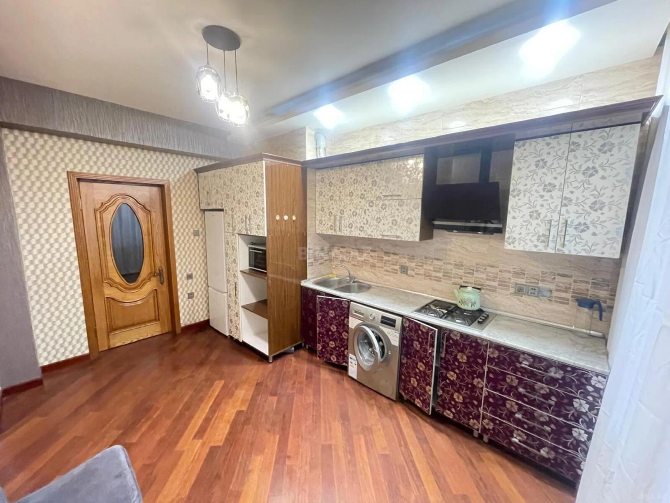 Satılır 3 otaqlı mənzil 125 m²