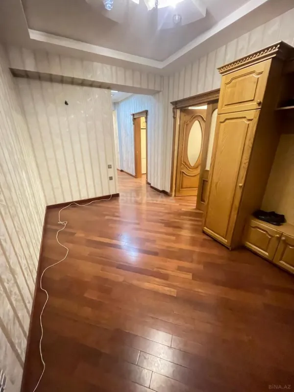Satılır 3 otaqlı mənzil 125 m²