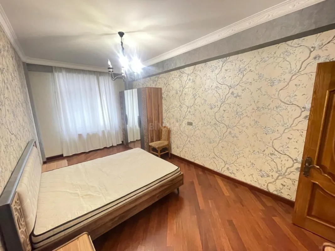 Satılır 3 otaqlı mənzil 125 m²