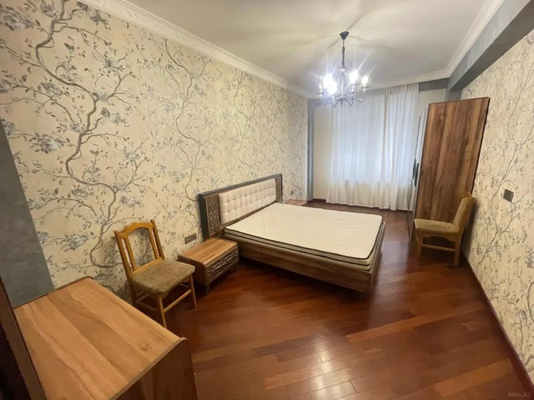 Satılır 3 otaqlı mənzil 125 m²