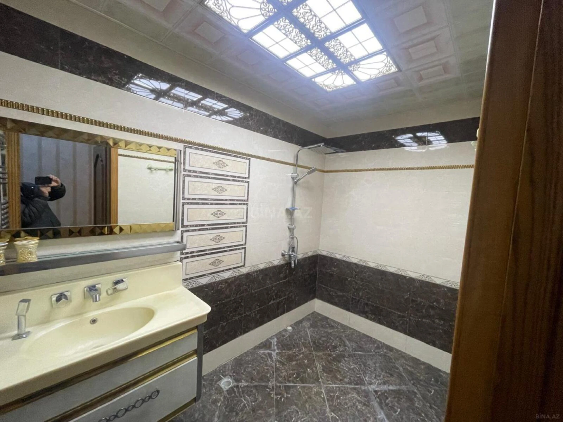 Satılır 3 otaqlı mənzil 125 m²