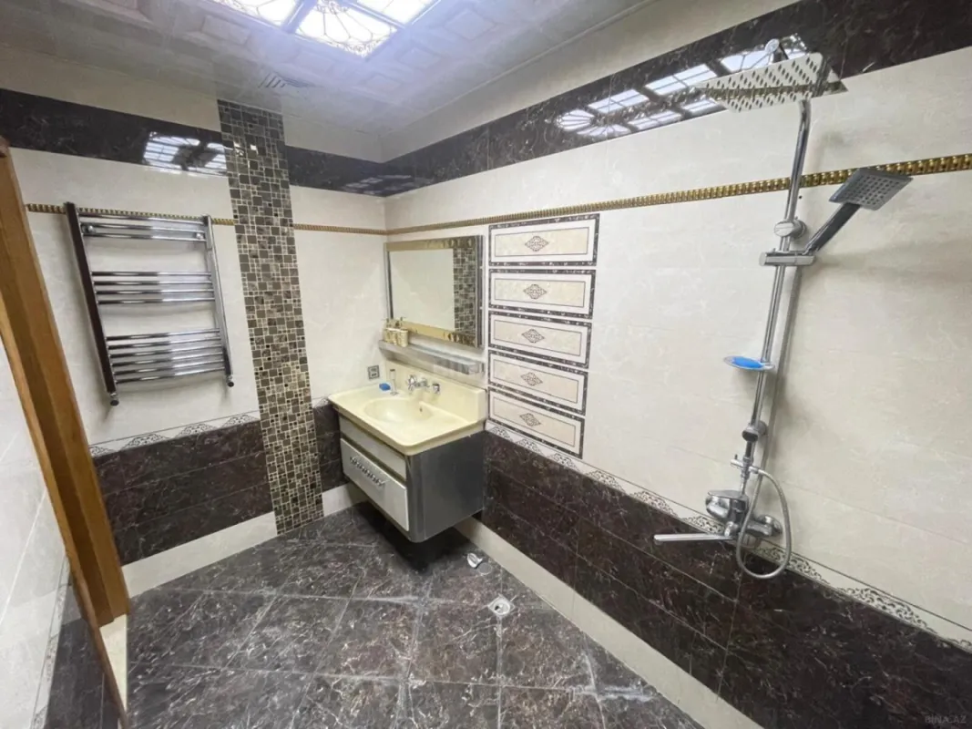 Satılır 3 otaqlı mənzil 125 m²