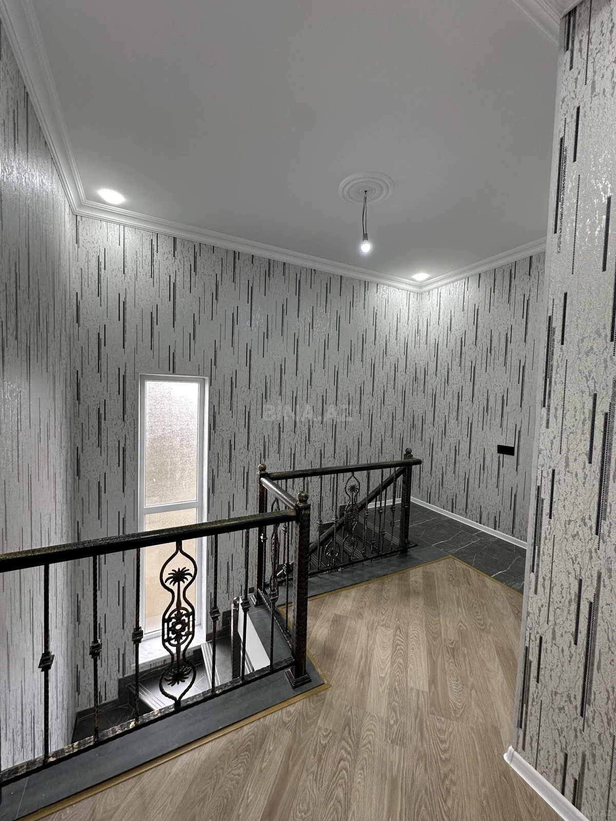 Satılır 5 otaqlı həyət evi 190 m²