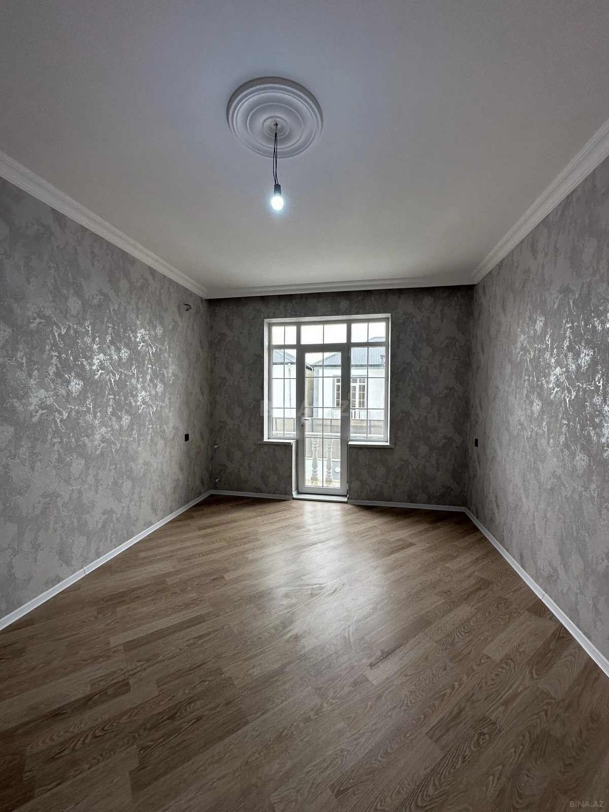 Satılır 5 otaqlı həyət evi 190 m²