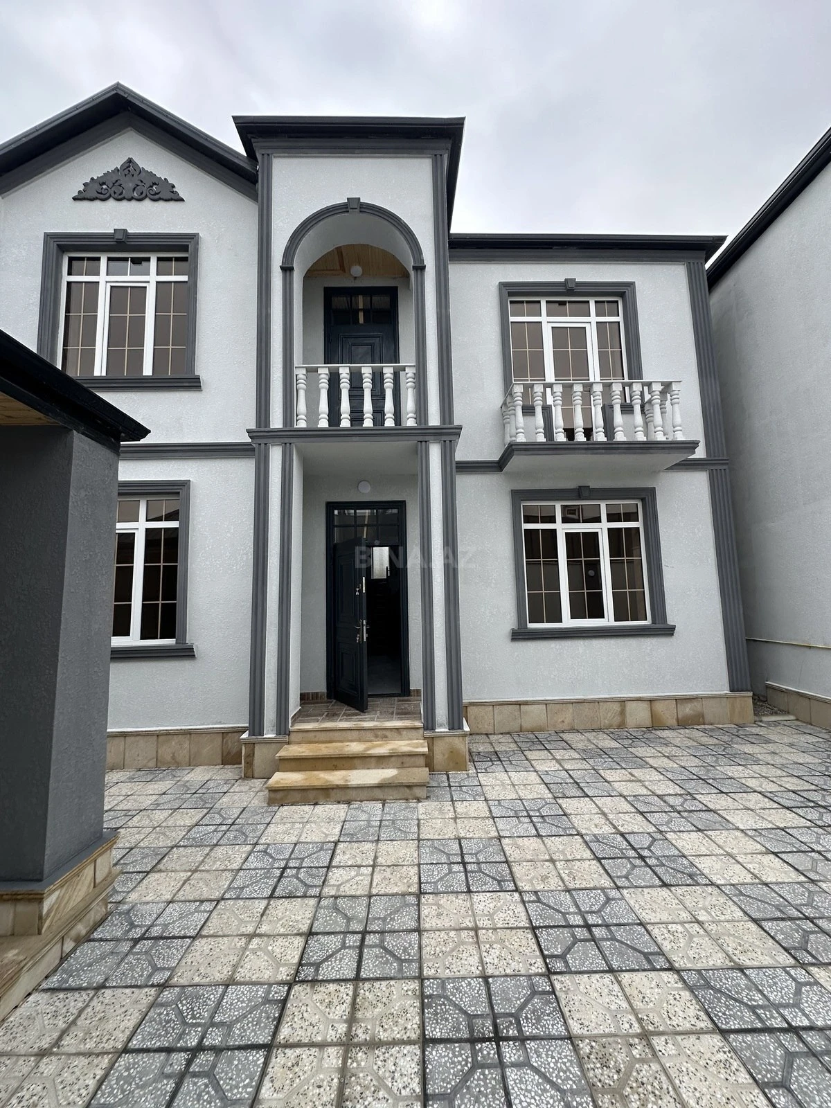 Satılır 5 otaqlı həyət evi 190 m²