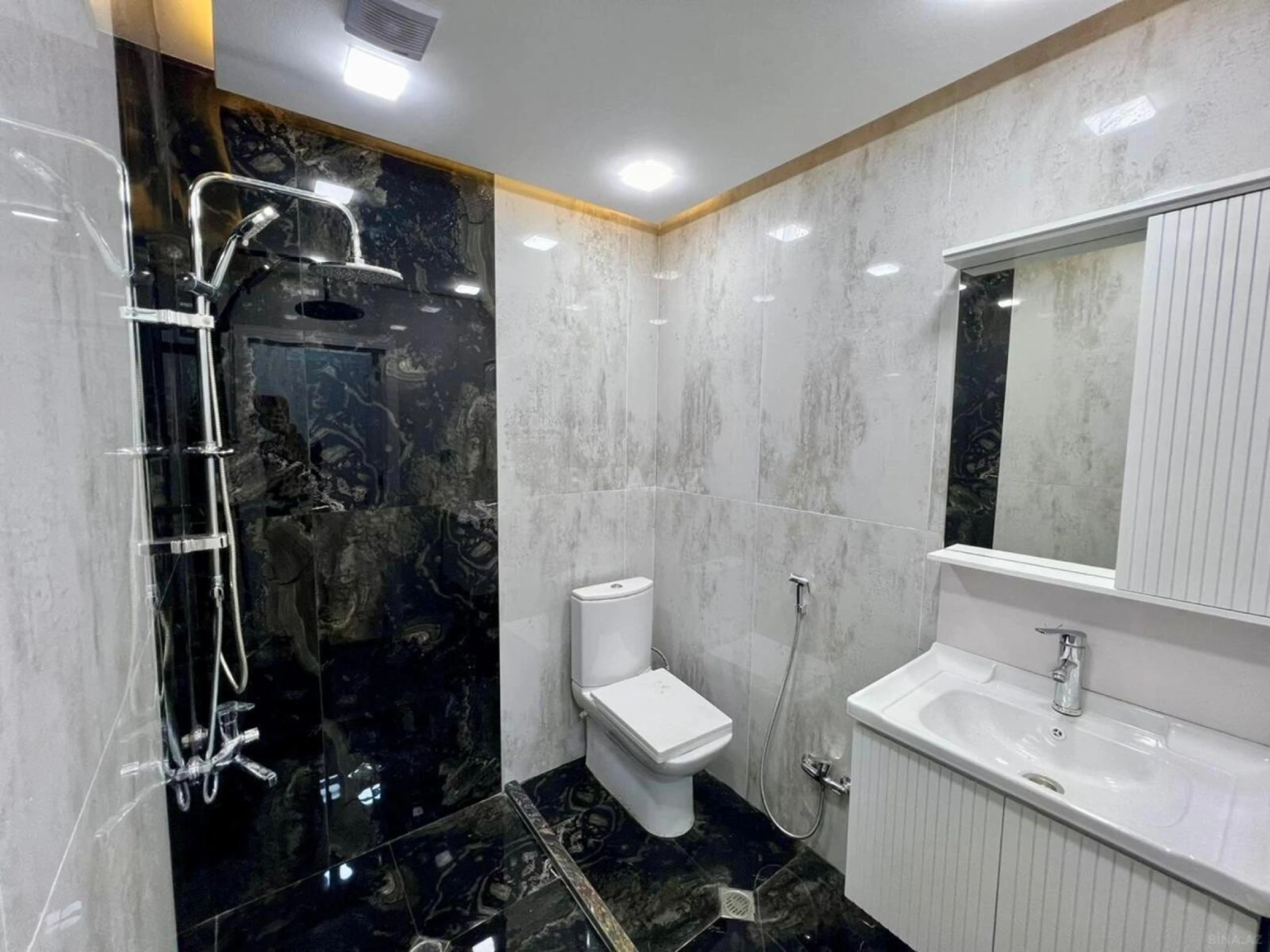 Satılır 2 otaqlı mənzil 61.7 m²