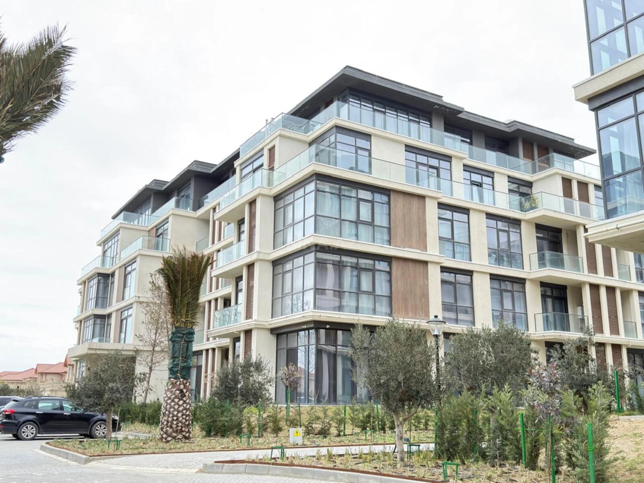 Satılır 3 otaqlı mənzil 133.4 m²