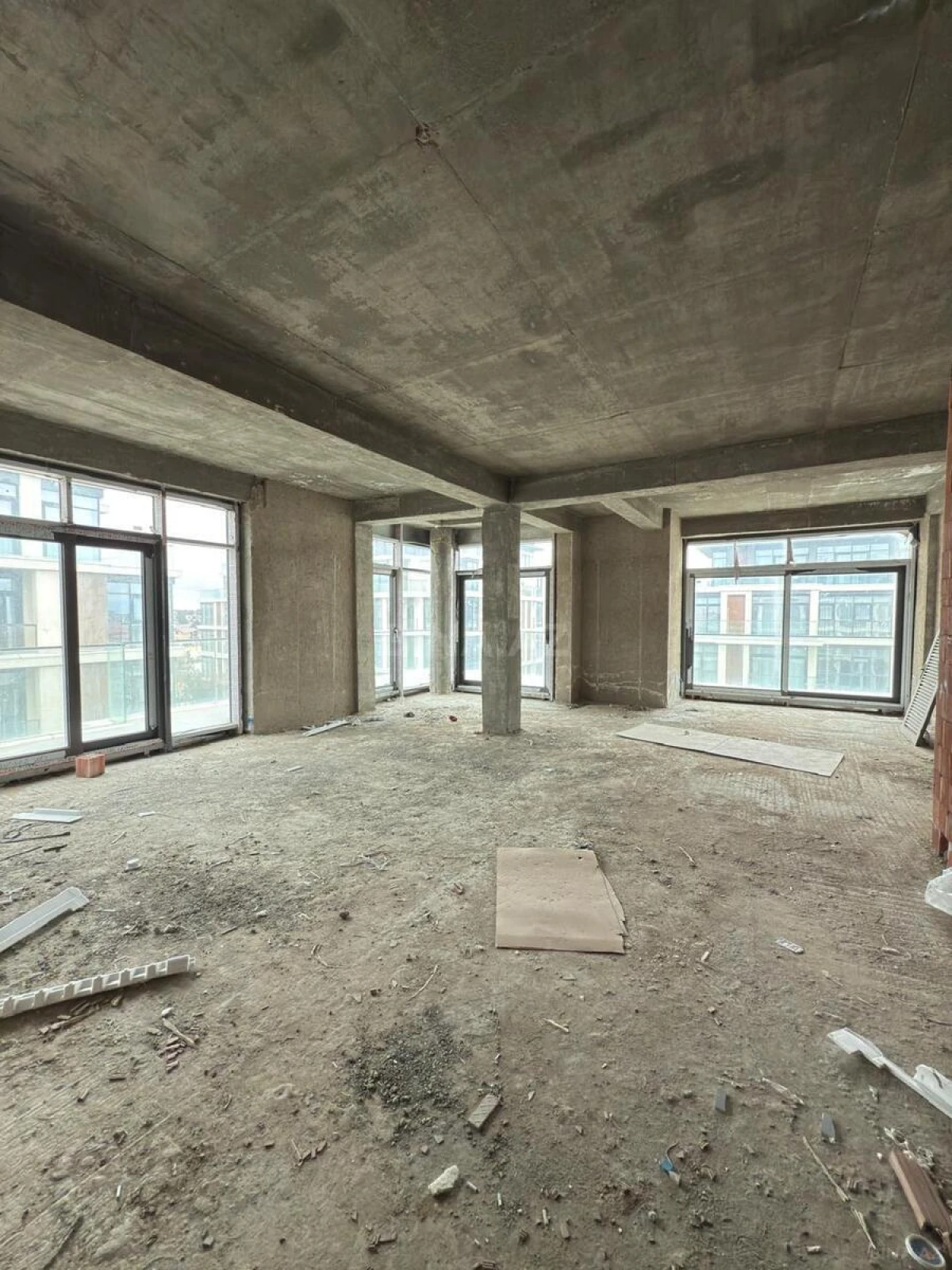 Satılır 3 otaqlı mənzil 133.4 m²