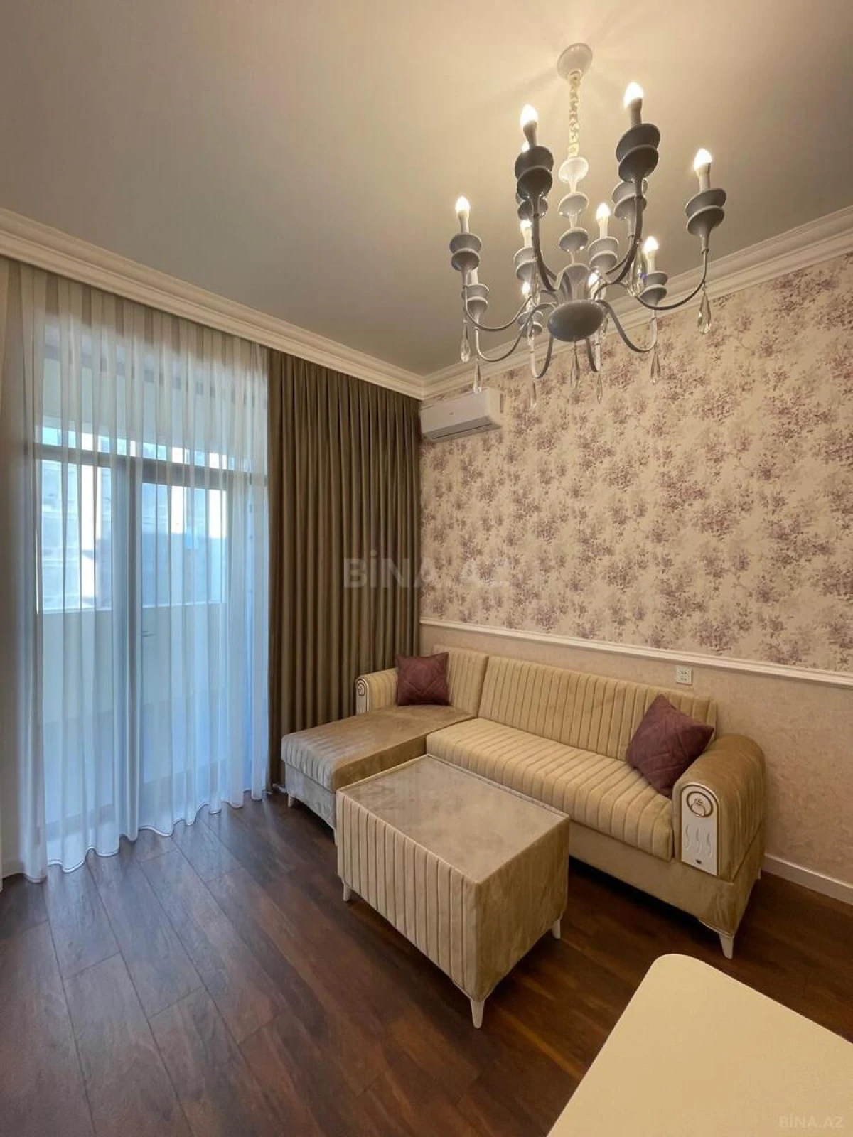 Kirayə verilir 2 otaqlı mənzil 70 m²