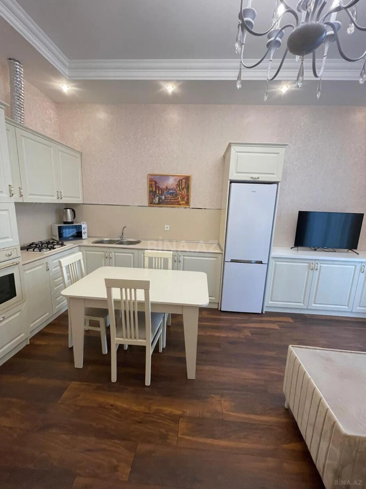 Kirayə verilir 2 otaqlı mənzil 70 m²