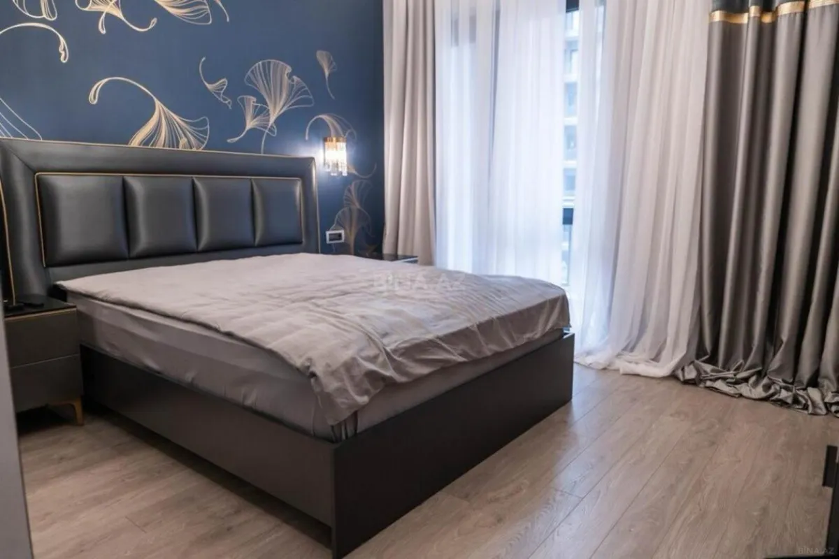 Satılır 5 otaqlı mənzil 213 m²