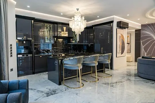 Satılır 5 otaqlı mənzil 213 m²