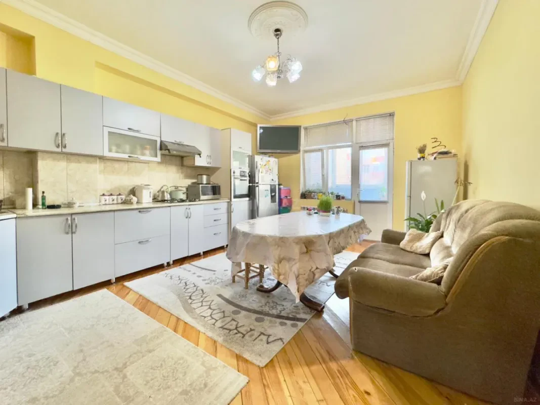 Satılır 4 otaqlı mənzil 161 m²