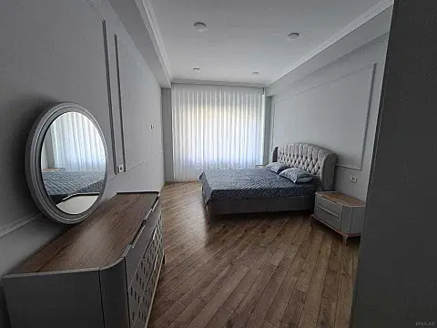 Kirayə verilir 3 otaqlı mənzil 123 m²