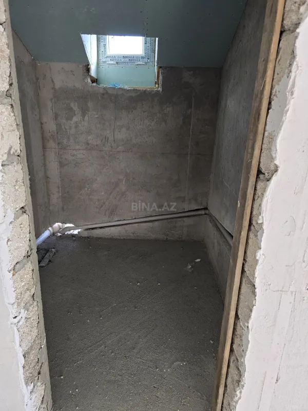 Satılır 5 otaqlı həyət evi 240 m²