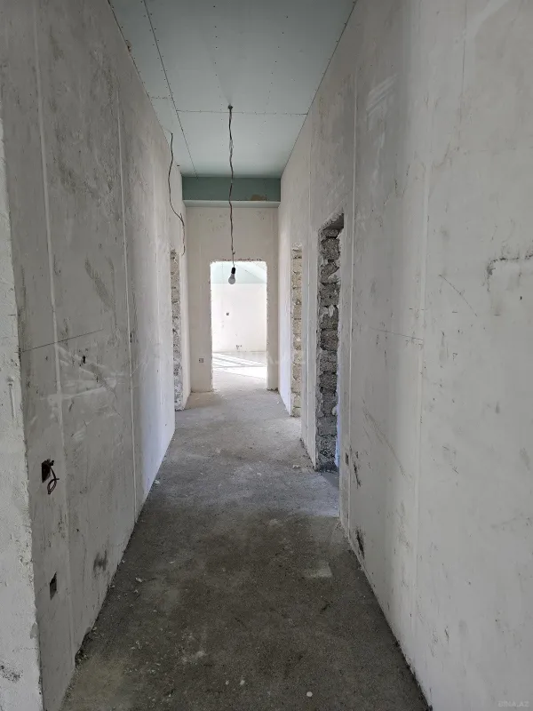 Satılır 5 otaqlı həyət evi 240 m²