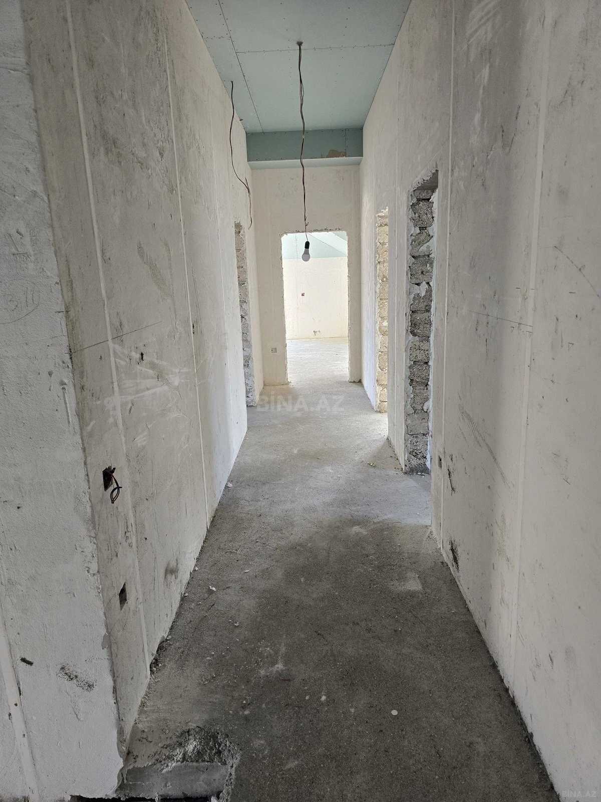 Satılır 5 otaqlı həyət evi 240 m²