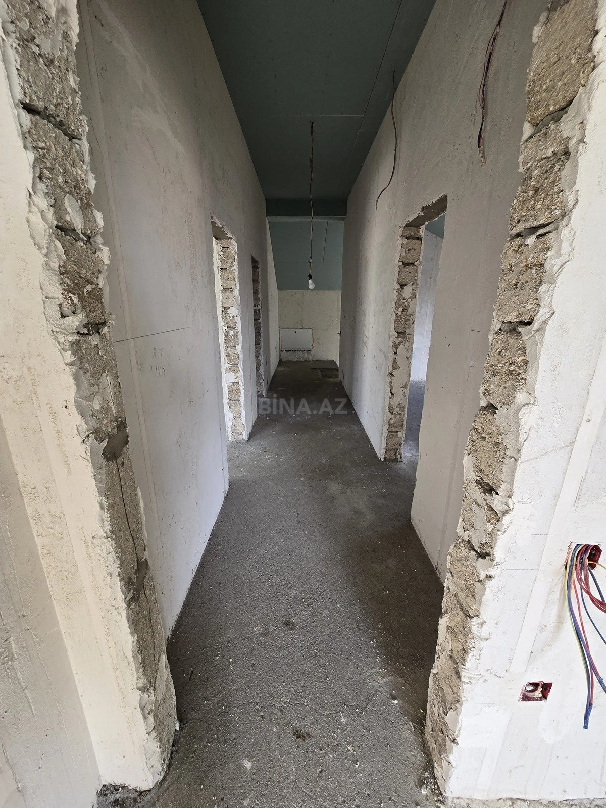 Satılır 5 otaqlı həyət evi 240 m²