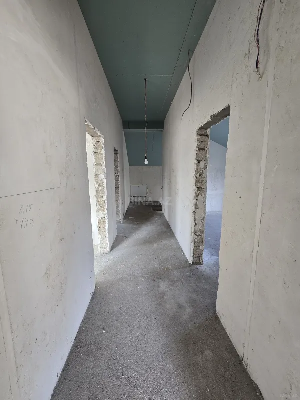 Satılır 5 otaqlı həyət evi 240 m²