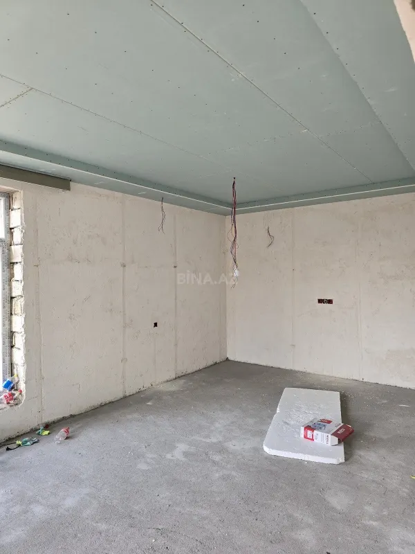 Satılır 5 otaqlı həyət evi 240 m²