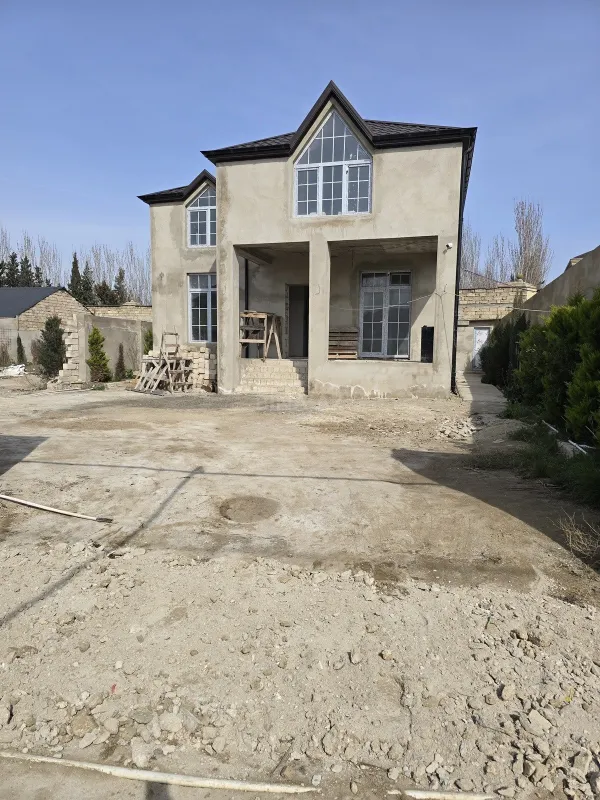 Satılır 5 otaqlı həyət evi 240 m²