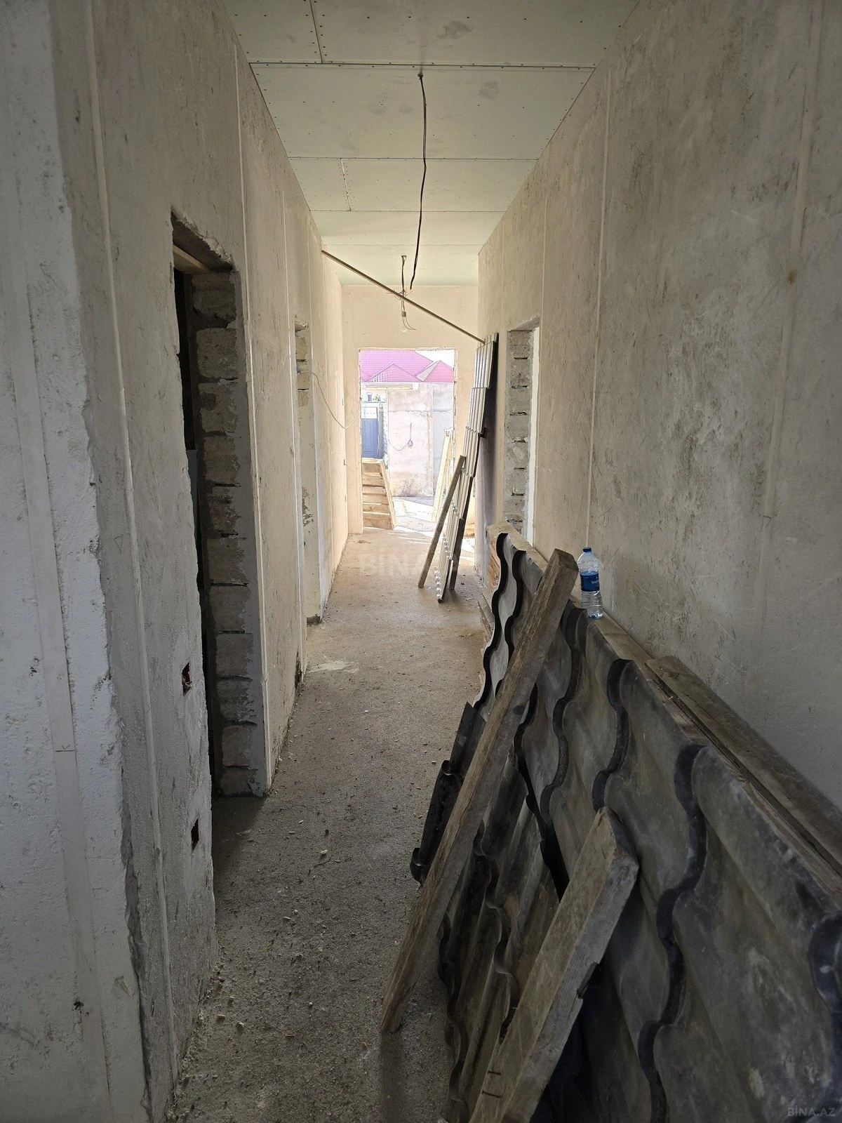 Satılır 5 otaqlı həyət evi 240 m²