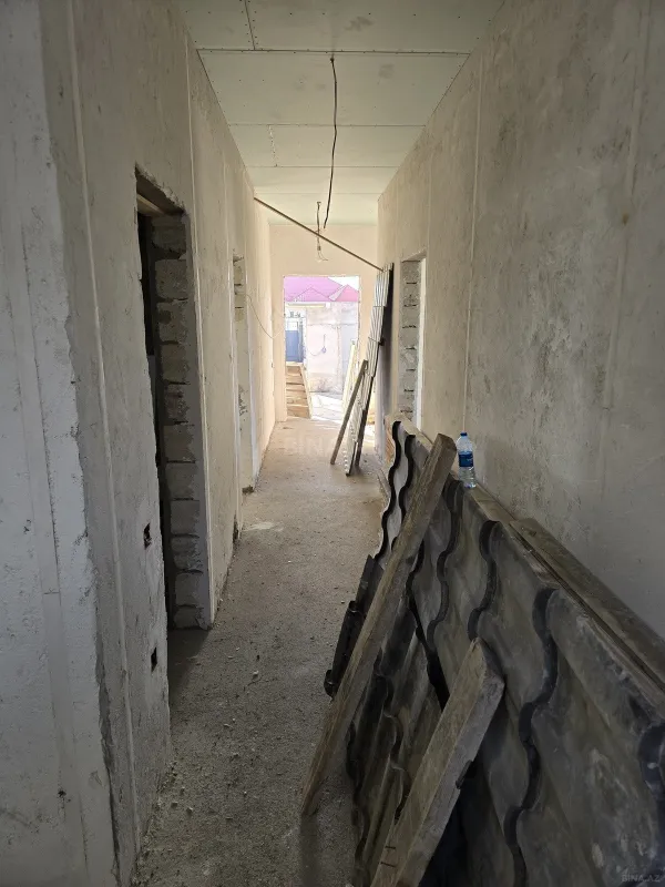 Satılır 5 otaqlı həyət evi 240 m²