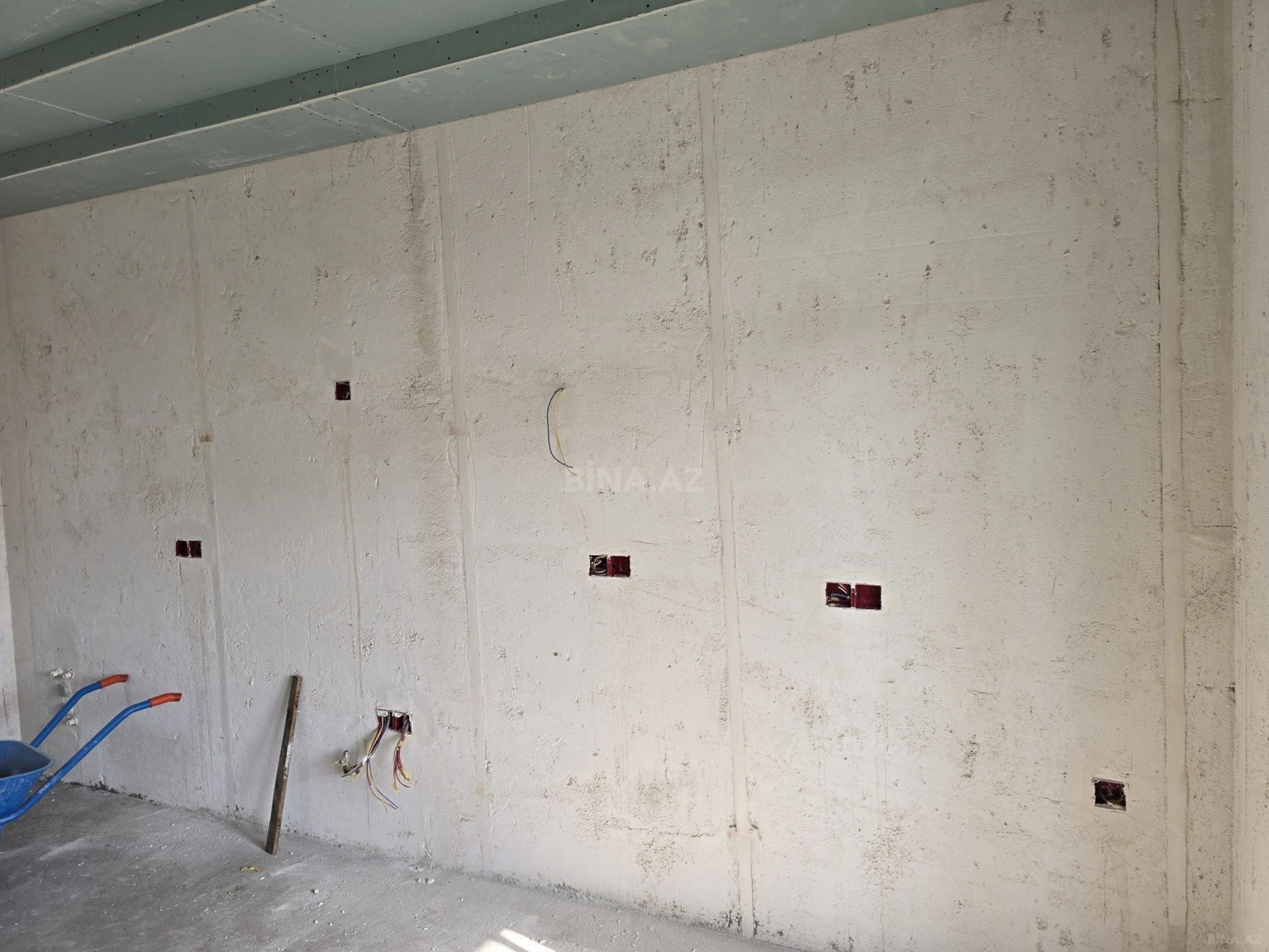 Satılır 5 otaqlı həyət evi 240 m²